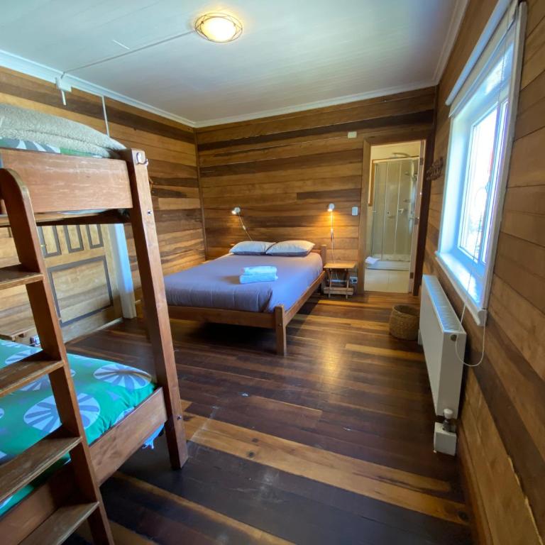 Hostal Compass del Sur - Family Room with Private Bathroom - 6