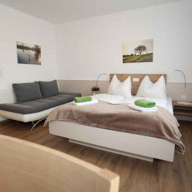Hotel & Frühstückspension Raabtal - Familienzimmer mit Balkon - 3