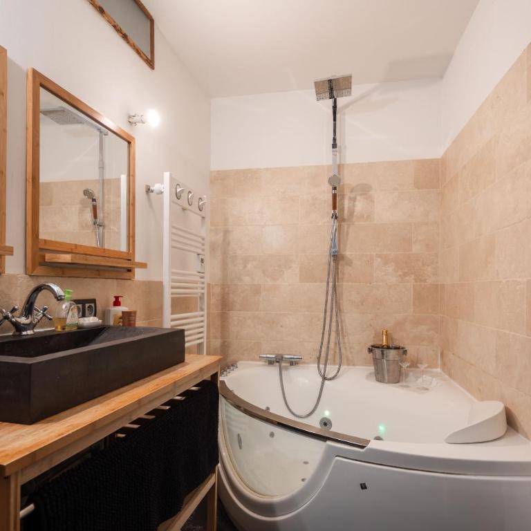 Appartement spacieux au cœur d'Angers étage 1 - 6 personnes - Appartement 2 Chambres Deluxe - 5