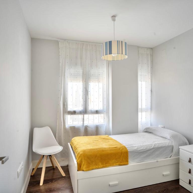 Ático La Muralla con terraza privada - Two-Bedroom Apartment - 17