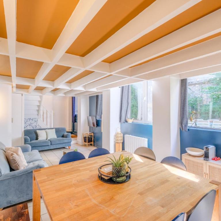 MONTMARTRE Sacré-Coeur, appartement jardin 6 à 8P - Apartamento de 3 dormitorios - 8