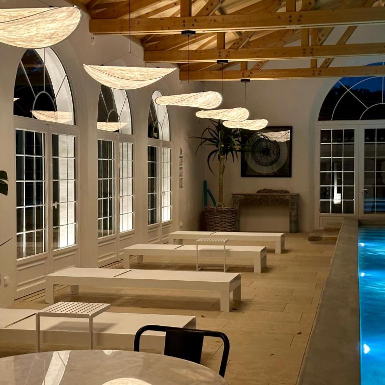 Secret d'Uzès - Place aux Herbes - Piscine chauffée et Jacuzzi - Appartement 2 Chambres avec Terrasse - 40