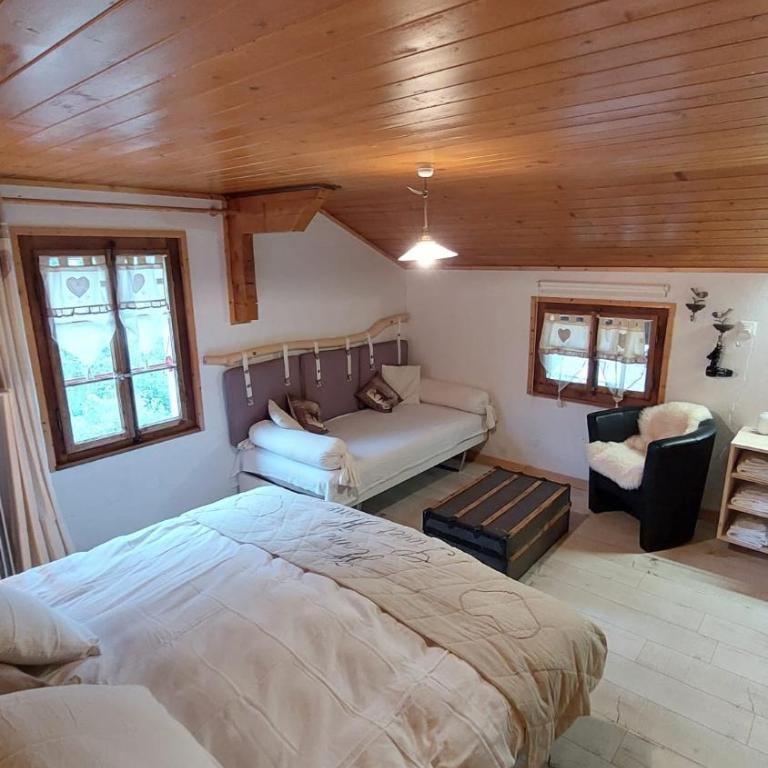 Auberge Restaurant les Aiguilles Rouges - Chambre Triple avec Salle de Bains Commune - 1