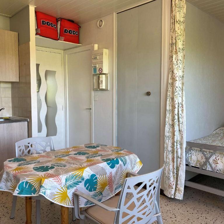 Appartement T1 avec balcon, climatisation et parking à Balaruc-les-Bains - FR-1-553-267 - Apartment - 4