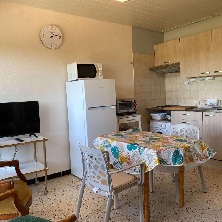 Appartement T1 avec balcon, climatisation et parking à Balaruc-les-Bains - FR-1-553-267 - Apartment - 5