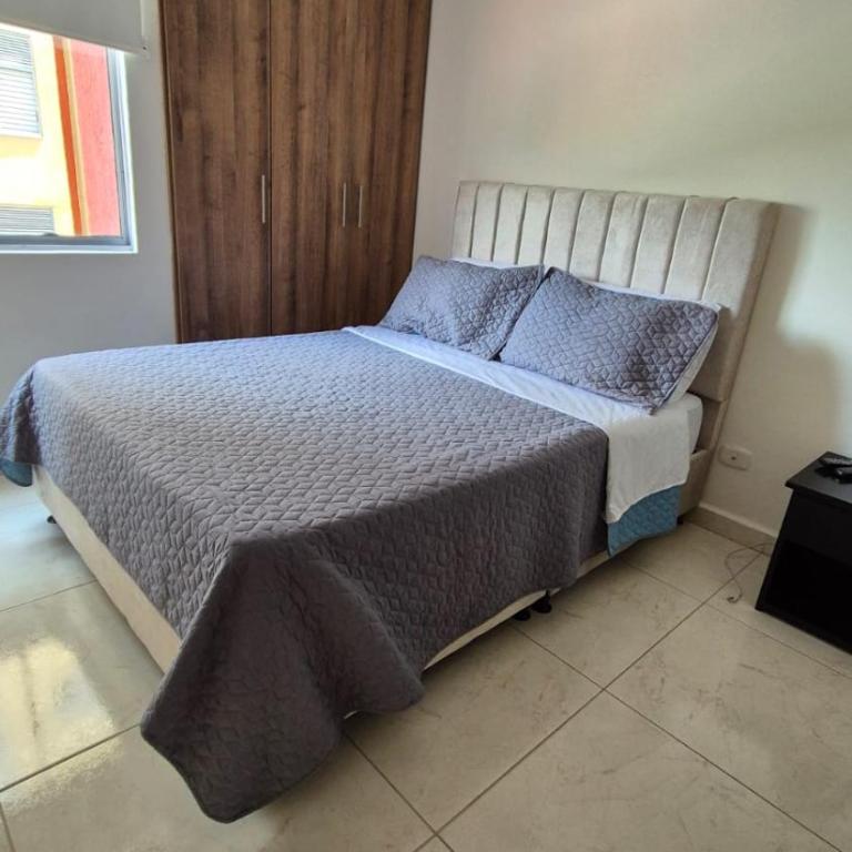 Cómodo apartamento cerca al Parque del Café - Three-Bedroom Apartment - 12