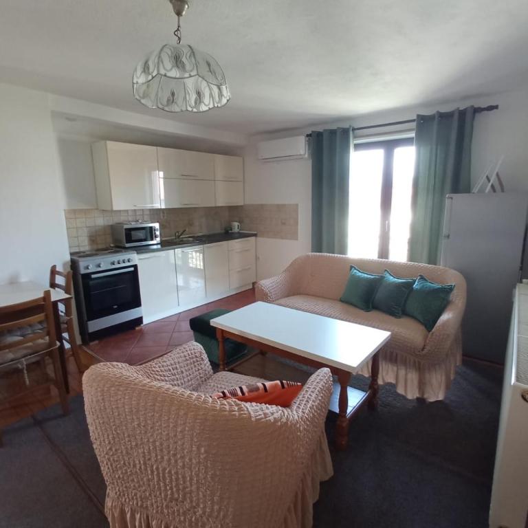 Apartman "EM" - Two-Bedroom Apartment with Terrace - 8