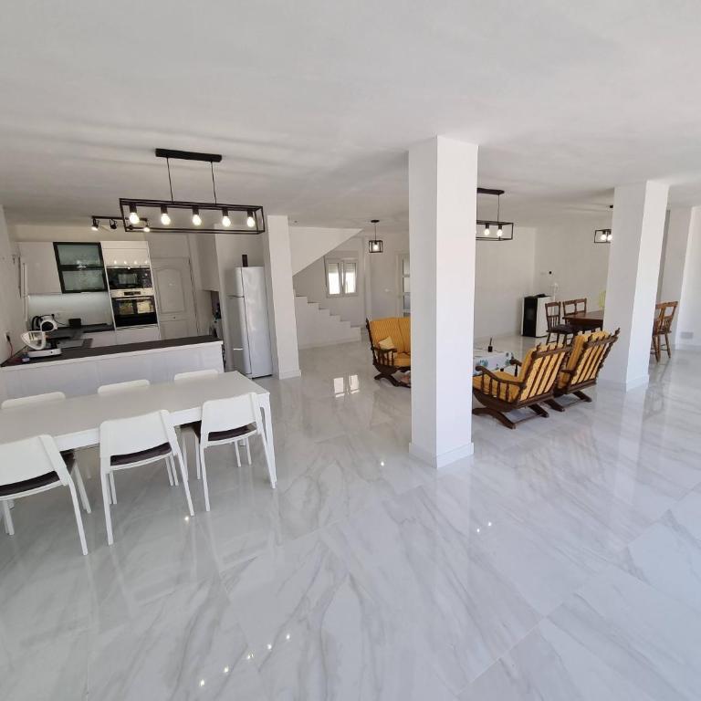 Villa Blanca Vista al mar, 30metros de la playa - Villa de 3 dormitorios - 48