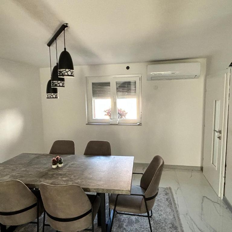 Peace Holiday Home - One-Bedroom House - 19