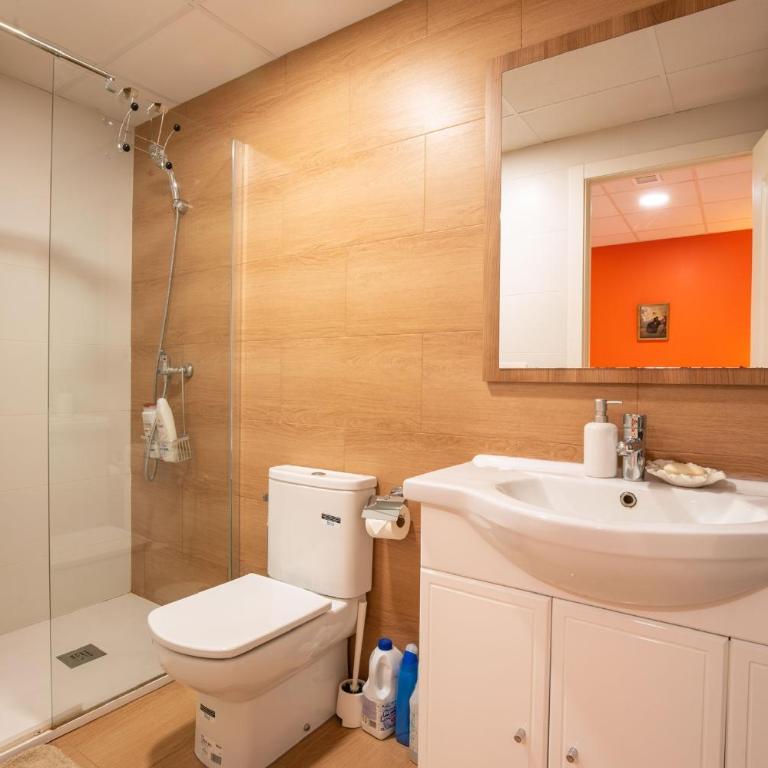 Mirador 2 del Mercado Central - habitacion con baño privado en el centro de la Ciudad Vella - Double Room with Private Bathroom - 10