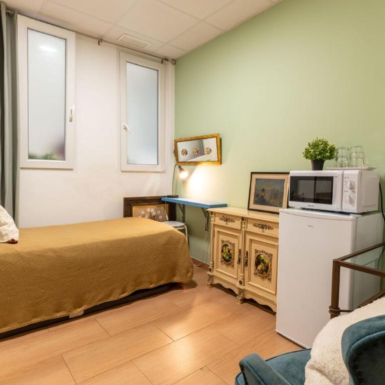 Mirador 2 del Mercado Central - habitacion con baño privado en el centro de la Ciudad Vella - Mixed Dormitory Room - 6