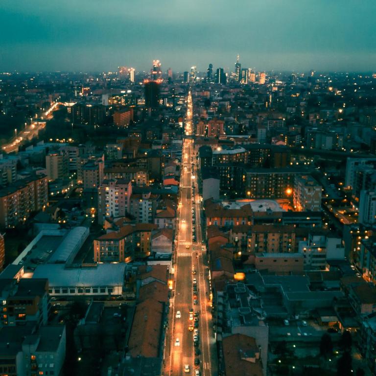 I Prime Location I Metro at Your Door, Duomo in 15 min! - Appartamento con 1 Camera da Letto - 24
