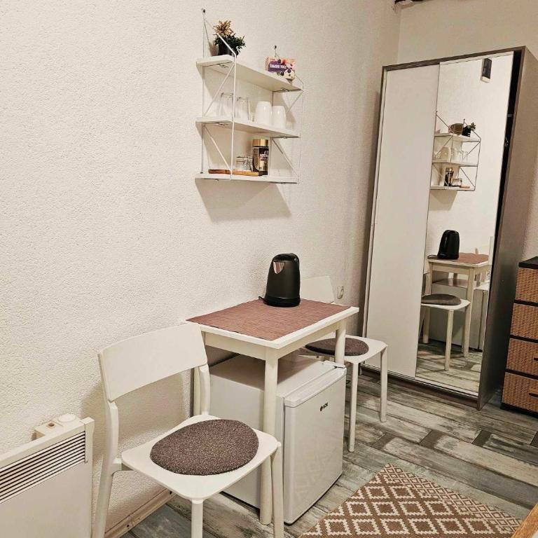 Studio Apartments Siesta - Small Double Room - 7