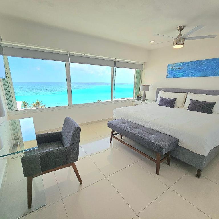 Beachfront Three-Story Coastal Penthouse, 3BR-3BA - Penthouse Apartment - 2