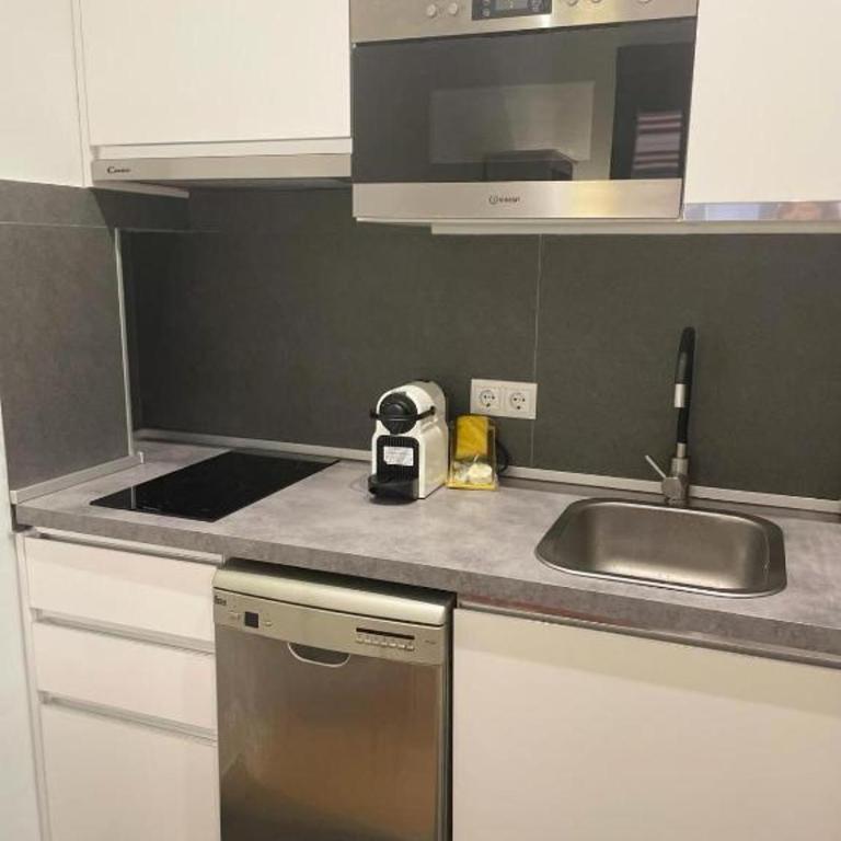 Exyca Plaza Castilla - One-Bedroom Apartment - 4