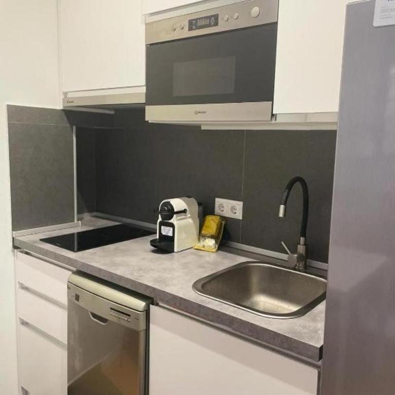 Exyca Plaza Castilla - One-Bedroom Apartment - 6