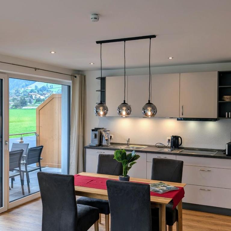 Penzhaus - Premium Private Suites - Suite with Mountain View - 19