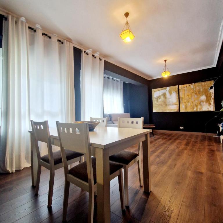 Apartamento amplio en el centro de Cazorla - ideal para familias y grupos - Four-Bedroom Apartment - 3