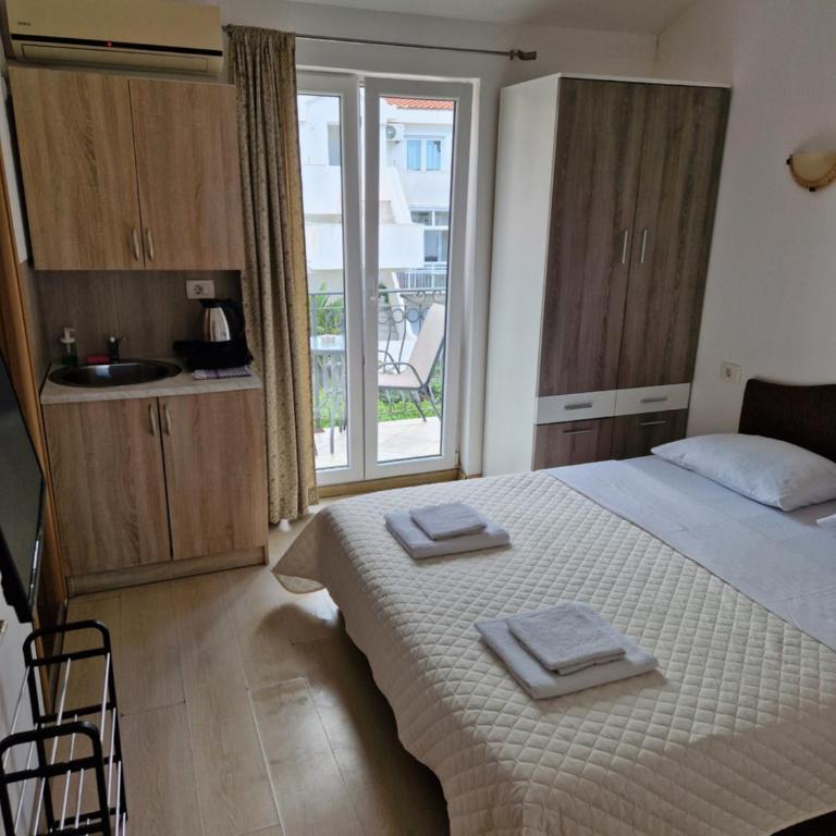 Guest House Damjana - Deluks Dvokrevetna Soba sa Bračnim Krevetom i Balkonom - 18