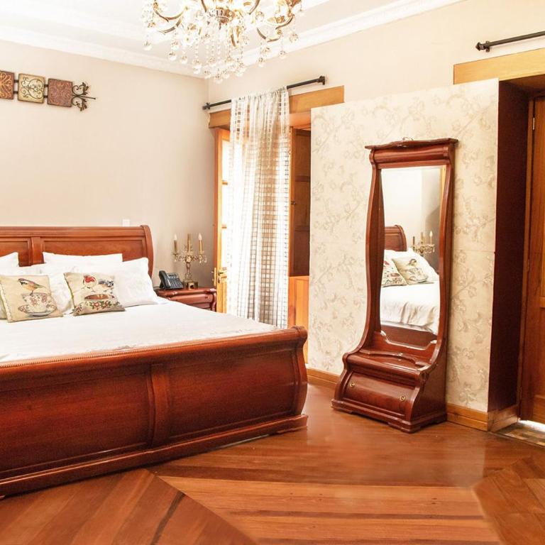 Hotel Boutique Casa Ruth en Cuenca - Suite con bañera de hidromasaje - 1