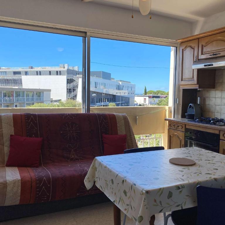 Appartement T2 ensoleillé avec parking privatif à partir de 2025, climatisation et proche des Thermes - FR-1-553-268 - Apartment - 1