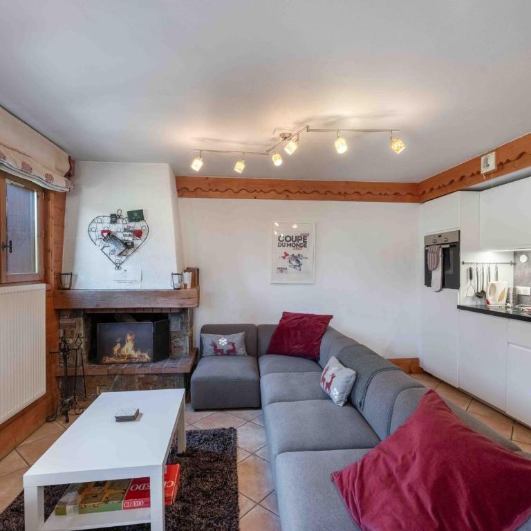 Appartement spacieux proche pistes avec piscine et parking - FR-1-566-71 - Appartement - 12