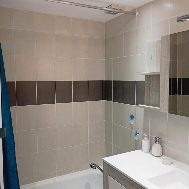 Grand appartement proche port et plages, 6 à 8 pers, 3 chambres, climatisé - Appartamento con 3 Camere da Letto - 9