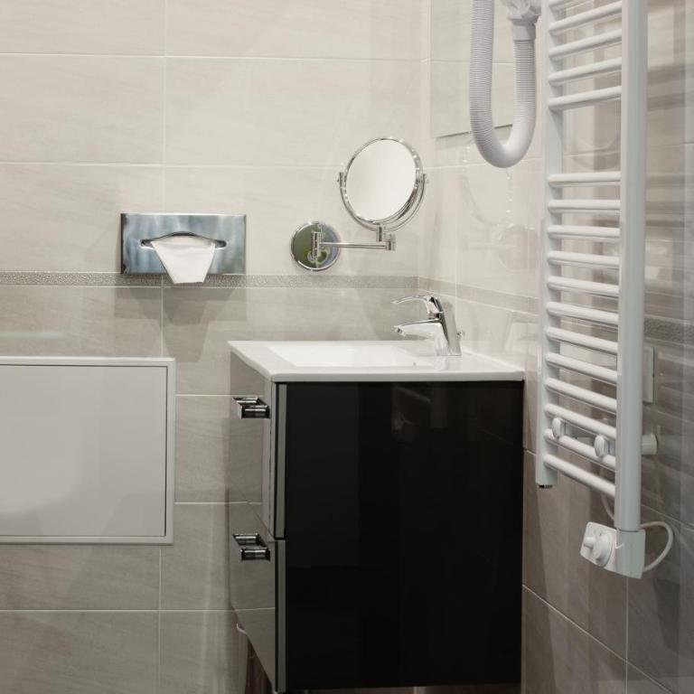 Brit Hotel de Grignan Vichy - Chambre Lits Jumeaux Premium - 4