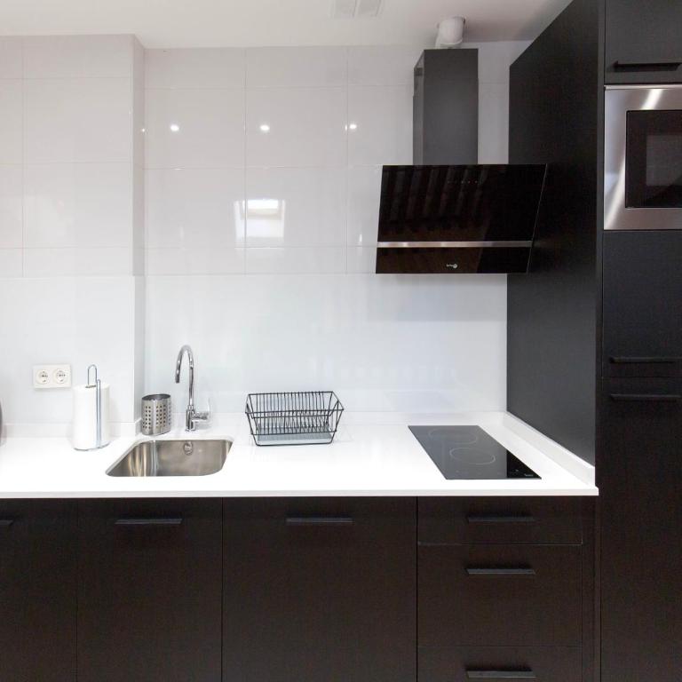 Apartamentos Ele San Justo Plaza - Buhardilla Studio - 7