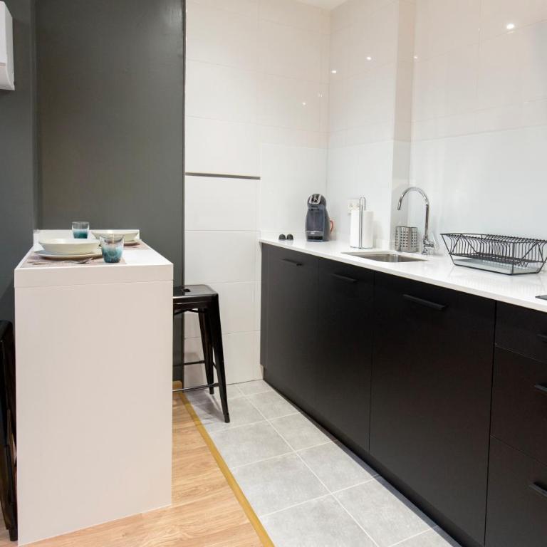 Apartamentos Ele San Justo Plaza - Buhardilla Studio - 8