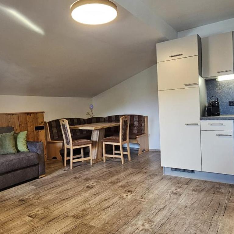 Ferienwohnungen Martlhof - Two-Bedroom Apartment with Balcony - 4