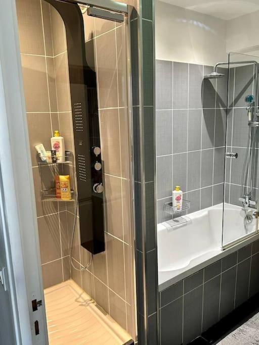 Private bedrooms near Eiffel Tower - Chambre Lit Queen-Size - Vue sur Jardin - 10