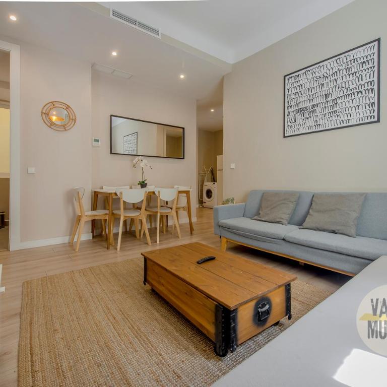 Agradable piso de 3hab en El Rastro-Centro de Madrid - Apartment - 3