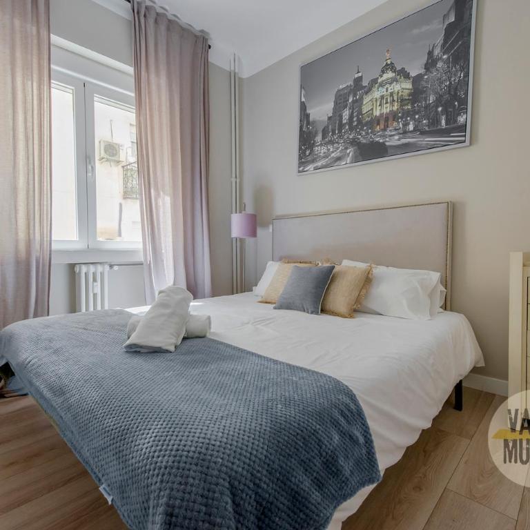 Agradable piso de 3hab en El Rastro-Centro de Madrid - Apartment - 28