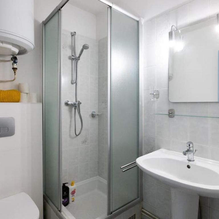 Neon Oasis - Parking - Terrasse - Wifi - - Apartamento de 1 dormitorio - 9