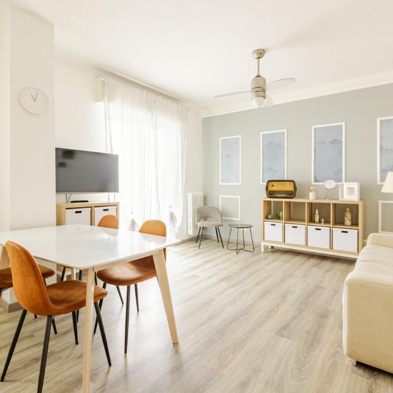 Appartamento In Centro, Silenzioso con Balcone - Appartamento con 1 Camera da Letto - 1