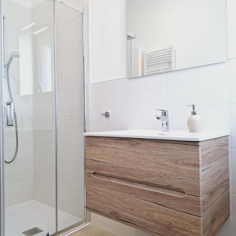 Re Lear Expo - Camera Quadrupla con Bagno Privato - 5