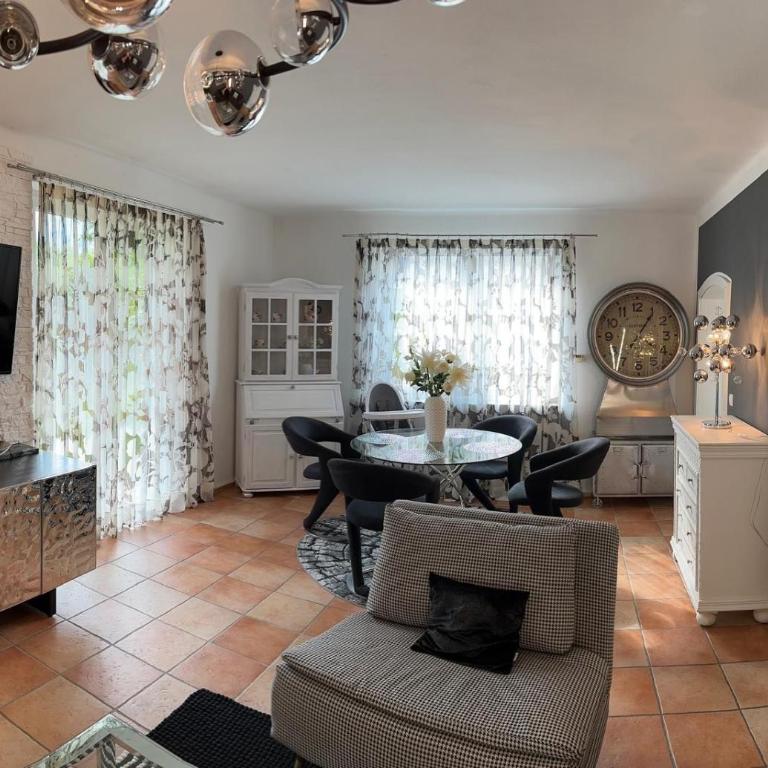 Haus Schmidhuber Ferienwohnung 5 mit Garten und sonniger Terrasse - Apartment mit 1 Schlafzimmer - 1