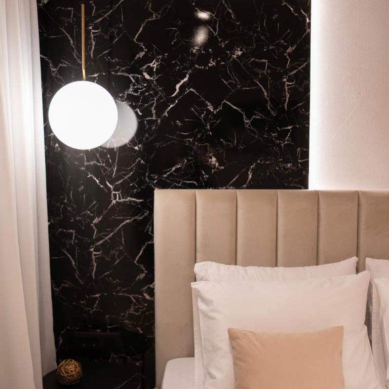 Regent Blue Apartments-Free private parking - Queen Studio - 1