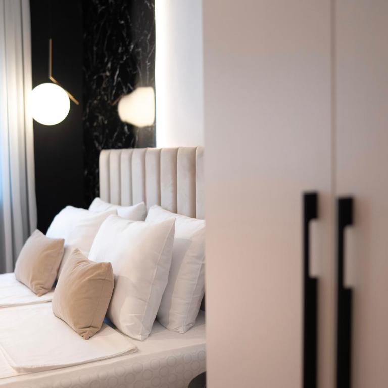 Regent Blue Apartments-Free private parking - Queen Studio - 2