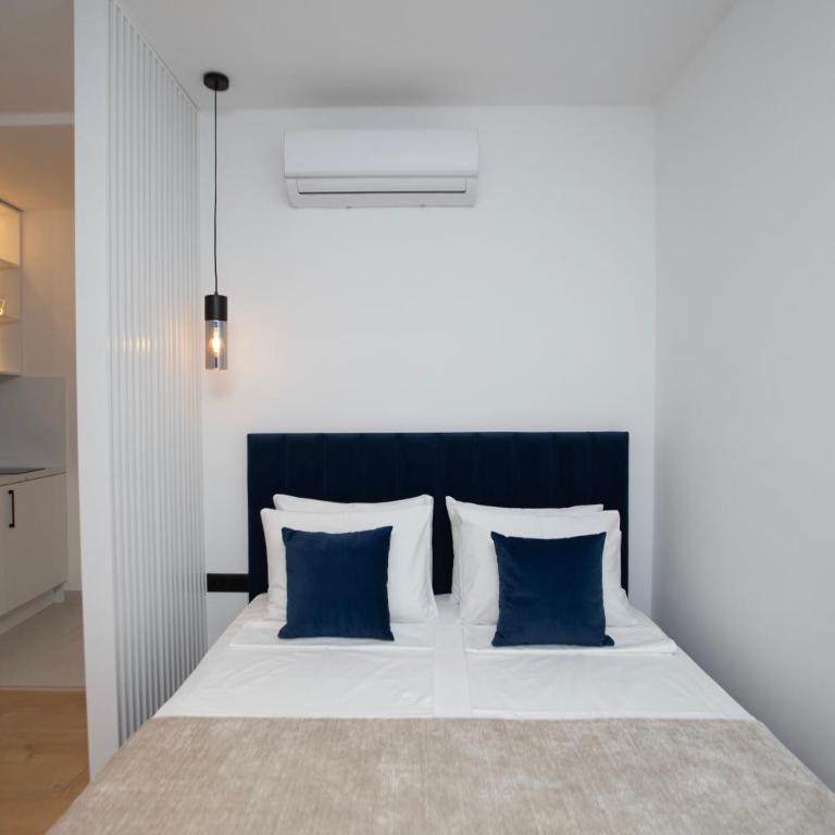 Regent Blue Apartments-Free private parking - Queen Studio - 8