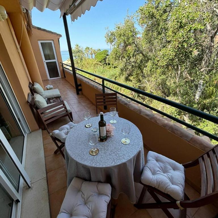 Ático Dúplex en playa Las Chapas - Three-Bedroom Apartment - 10
