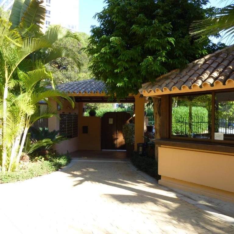 Ático Dúplex en playa Las Chapas - Three-Bedroom Apartment - 28