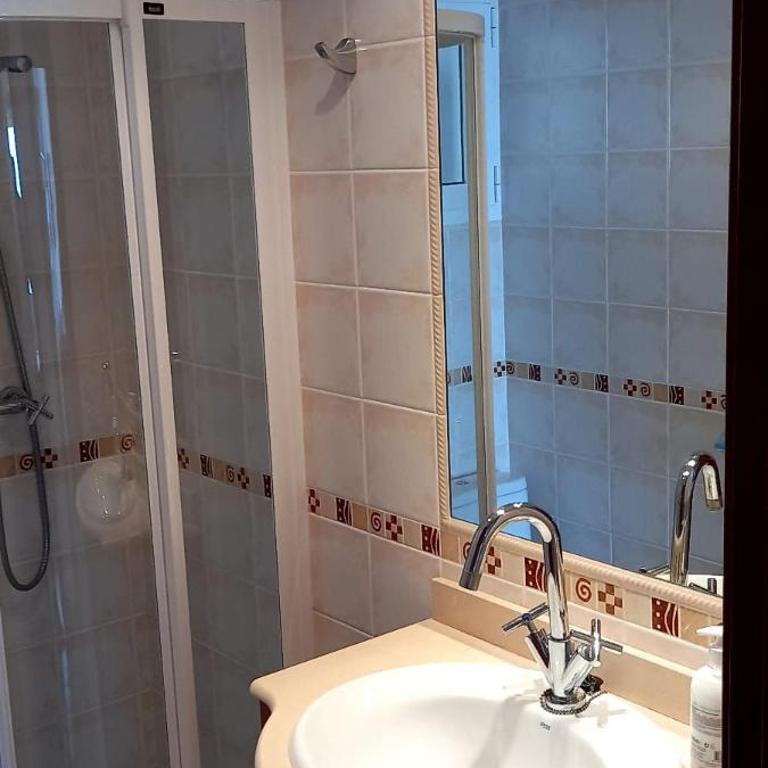Aloha frente al Mar con piscina, garaje y tenis - Three-Bedroom Apartment - 4