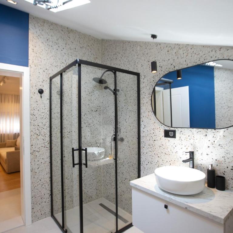 Regent Blue Apartments-Free private parking - Queen Studio - 14