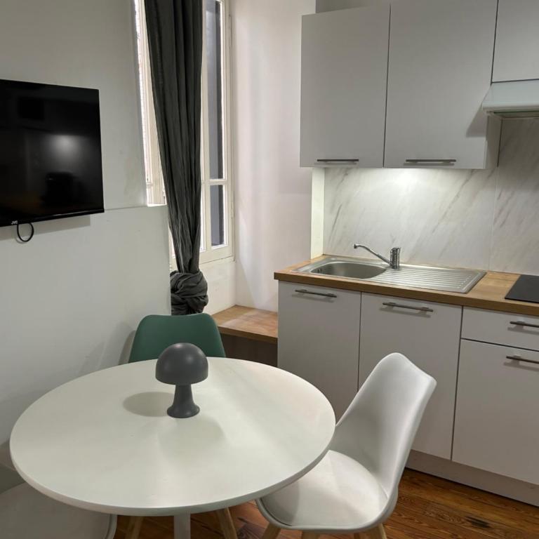 Le Toulousain 001 - Appartement calme en rez-de-chaussée avec Terrasse - Hypercentre, quartier Jeanne d'Arc - One-Bedroom Apartment - 4