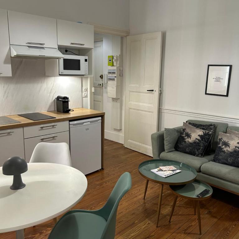 Le Toulousain 001 - Appartement calme en rez-de-chaussée avec Terrasse - Hypercentre, quartier Jeanne d'Arc - One-Bedroom Apartment - 16