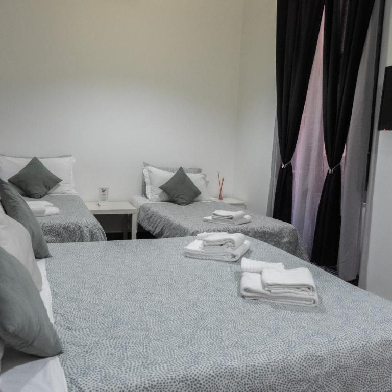 B&B Verga - Quadruple Room with Private Bathroom - 1