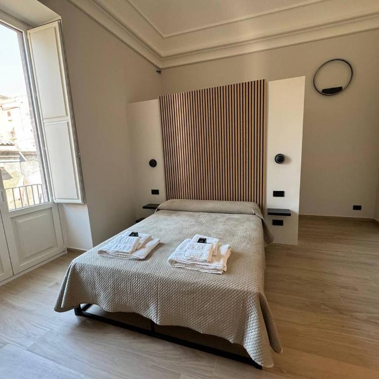 Siculus Bed and Breakfast - Queen Room with Shared Bathroom - 1