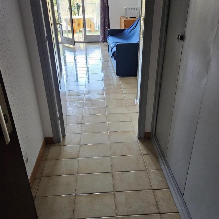 Grand Studio rez de jardin avec parking à 5 min à pieds de la mer et commerces - Appartement 1 Chambre - 15